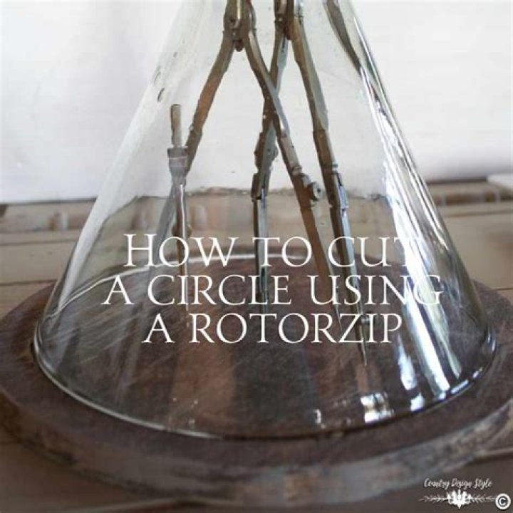 How do you cut a circle with a RotoZip?
