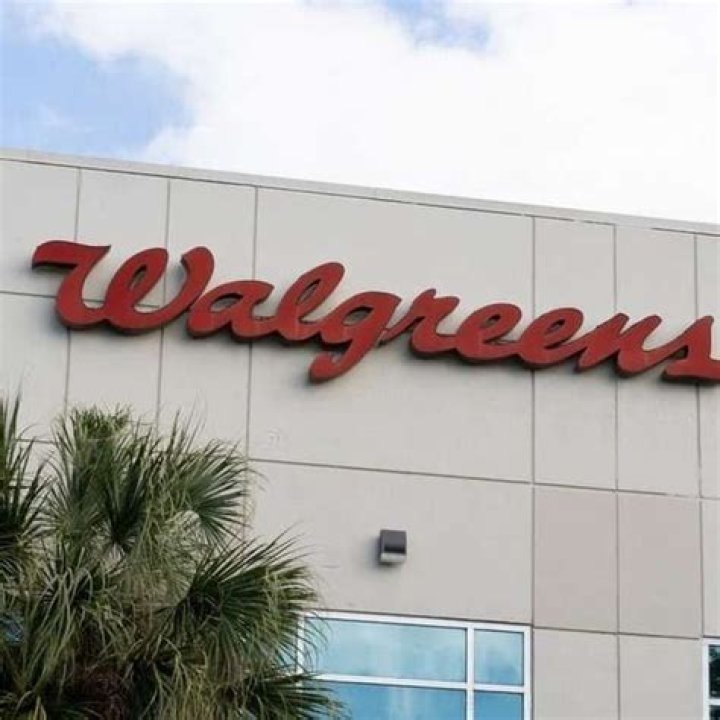 How much do Walgreens shift leads get paid?