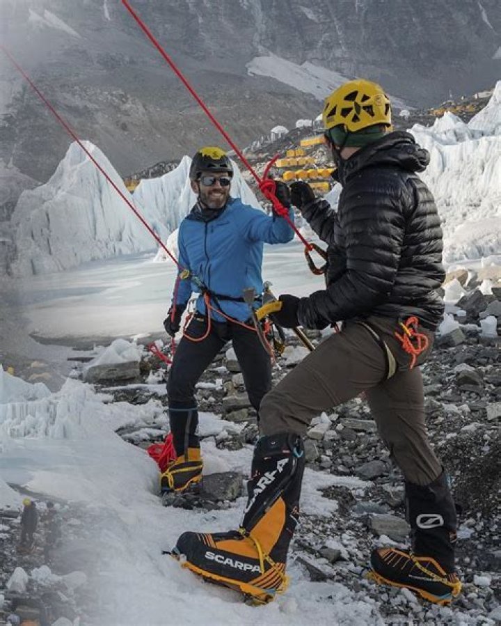 How much is it to climb Broad Peak?