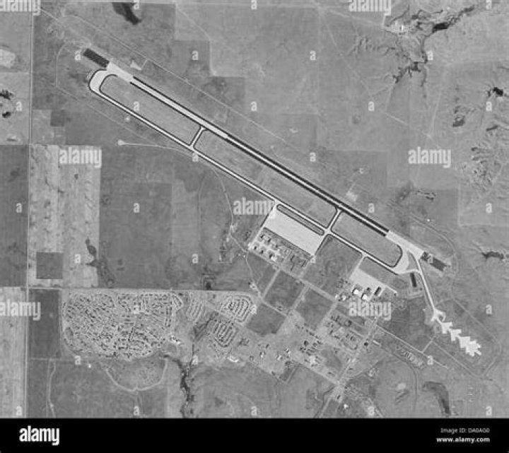 Is there an Air Force base in Glasgow Montana?