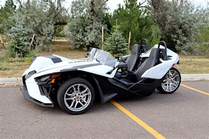 What engine is in Polaris Slingshot?