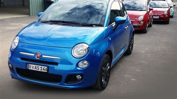 What is difference between Fiat 500 Pop and Lounge?