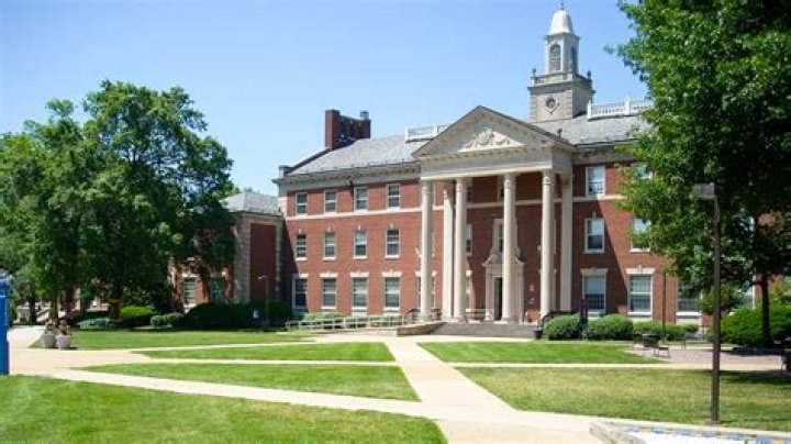 What kind of college is Navarro College?