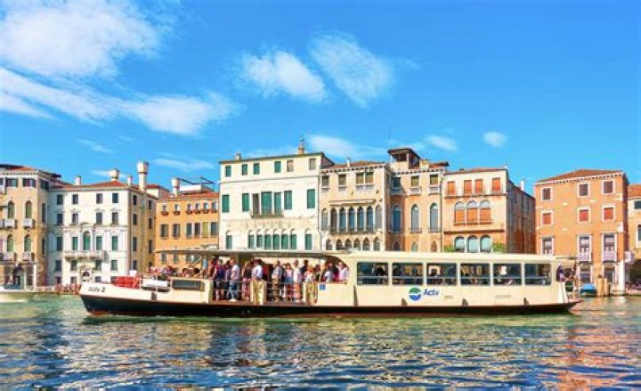 What time does the vaporetto stop in Venice?